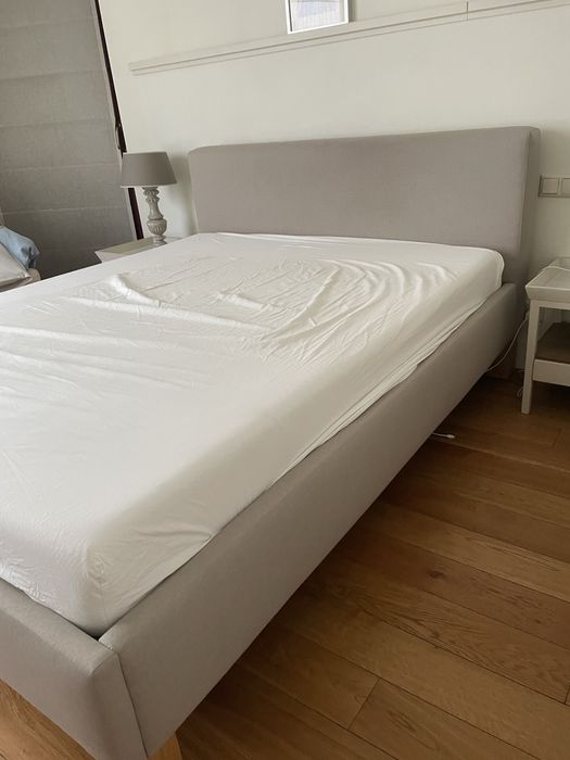 Łóżko  z wezglowiem tapicerowane 170/220cm