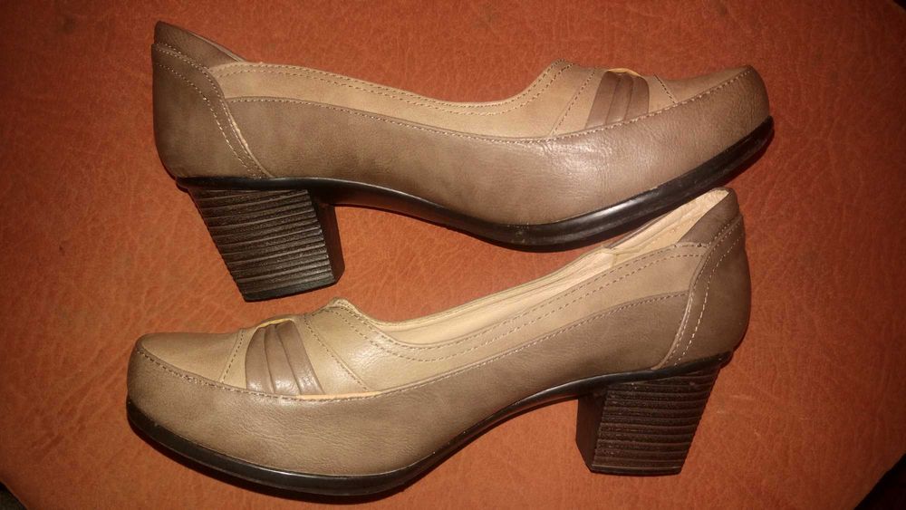 Sapatos senhora marca Saltar