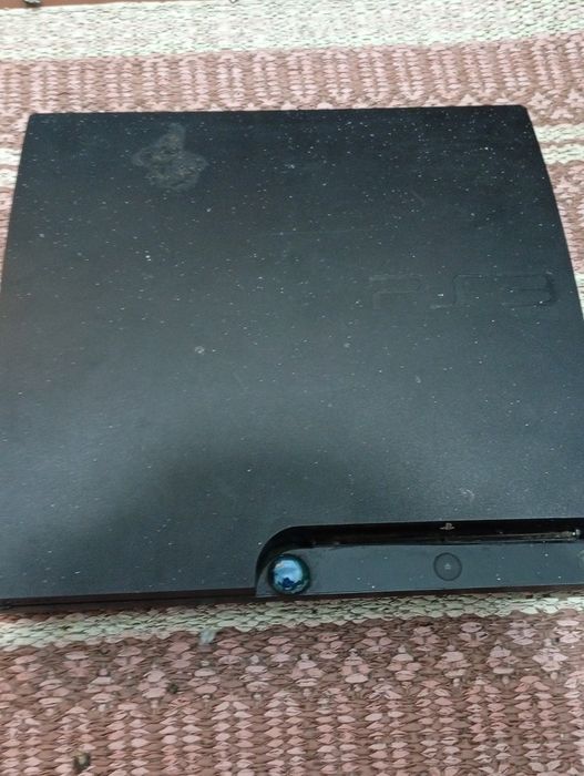 PS3 com avaria para retirar pecas