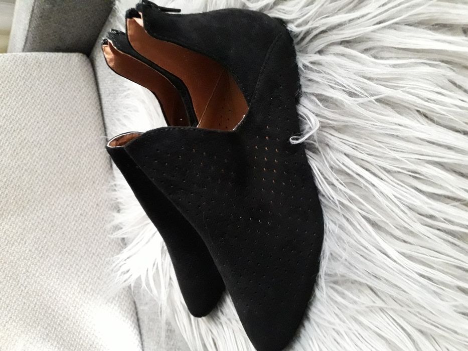 Nowe botki ażurowe 36