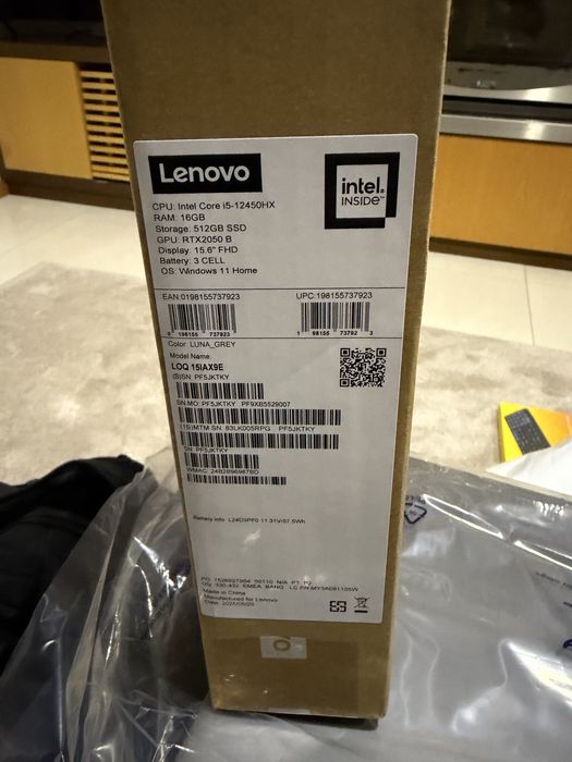 Portatil Lenovo LOQ 15IAX9E-923 15,6