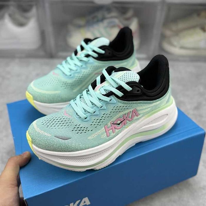 Кросівки для бігу Hoka Bondi 9