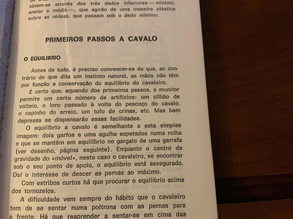 1981 - Guia Pratico de Equitacao - Livraria Bertrand