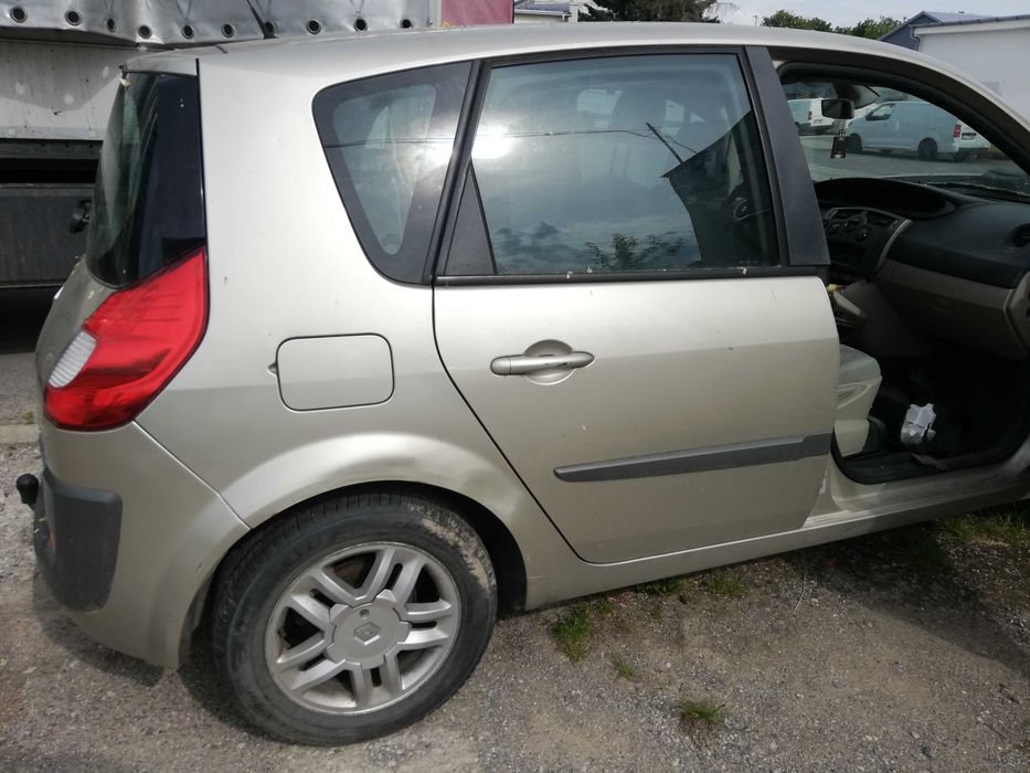 Renault Scenic II 1,9 DCI 2005r- Klapa tył i inne  części