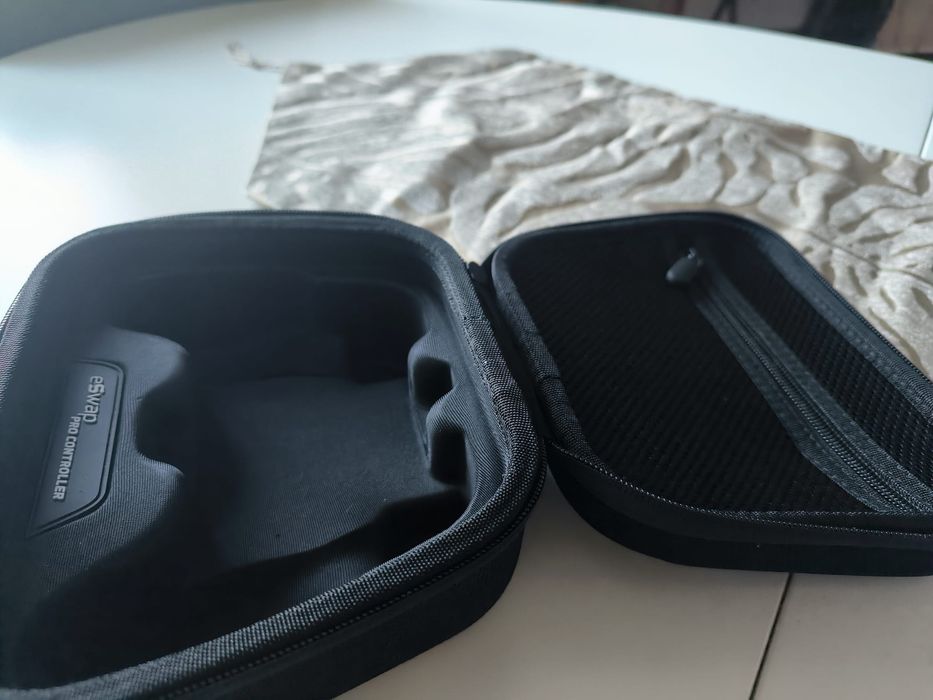 Case Thrustmaster para comando PS, PS5 e Xbox