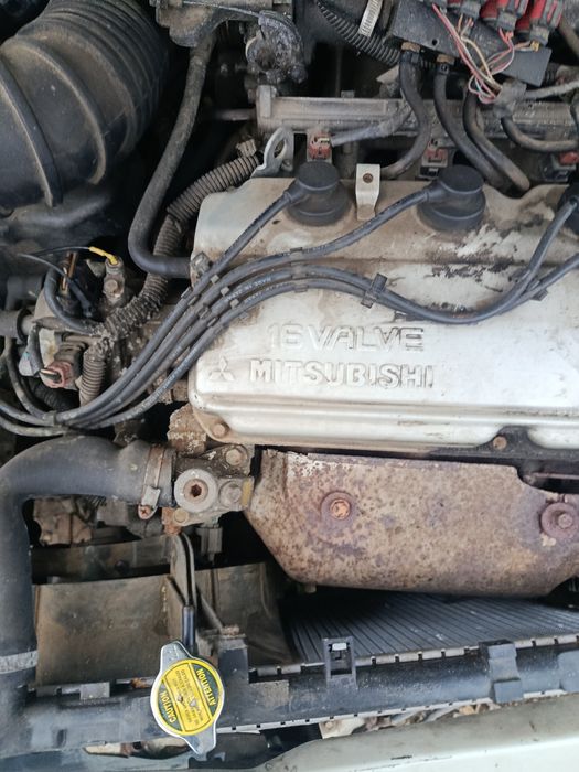 Продам двери MITSUBISHI SPACE WAGON  94гв 2.0 бензин