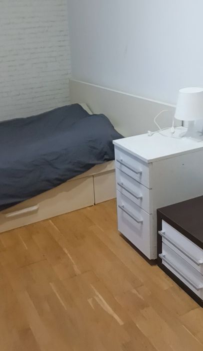 Шукаю сусідку у прохідну кімнату, центр