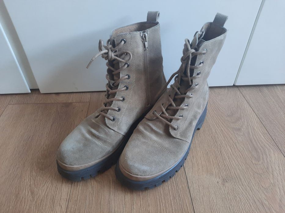 Botas beges em pele de camurça Tam.38