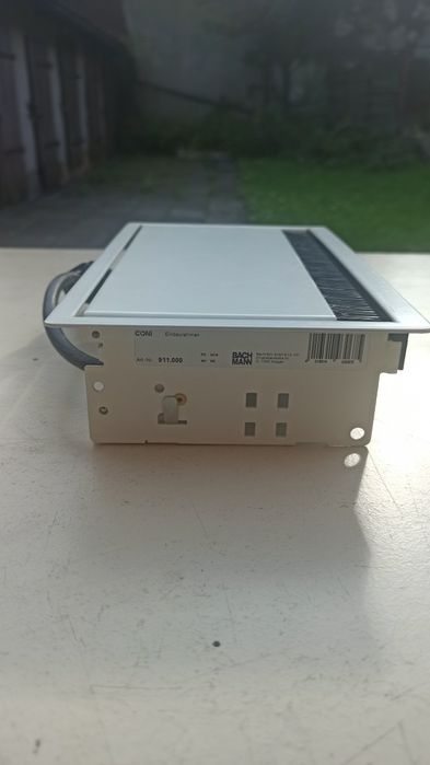 System gniazd chowanych w blacie, mediaport BACH MANN CONI. 2x230V + HDMI + Cat5e.