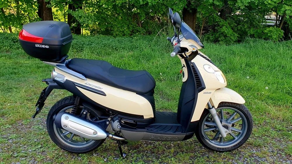 Piaggio Carnaby 125 skuter kat B 5tys km jak Vespa gts X Max