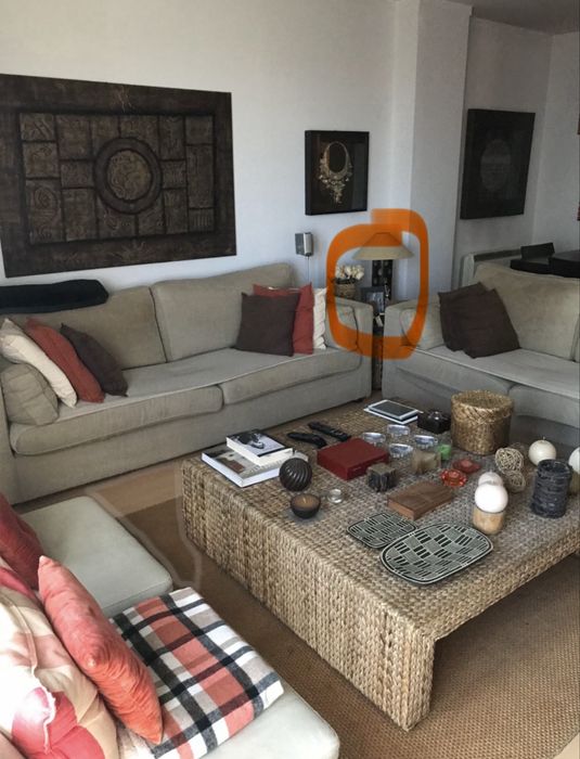 Vendo quadros, abajur, 2 mesas bambu