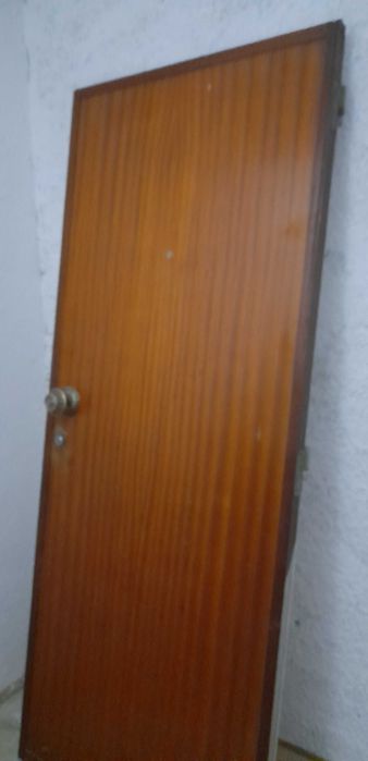 Porta de entrada em madeira