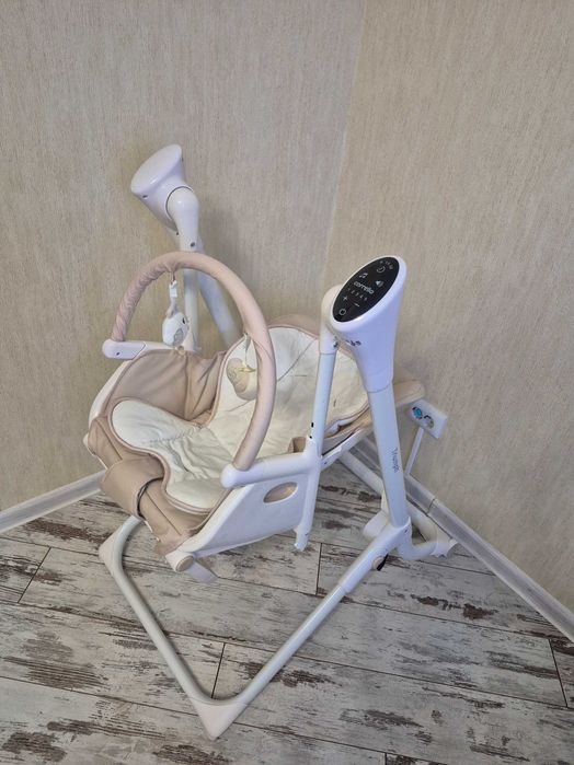 Заколисуючий центр+стілець для годування Carrello Triumph