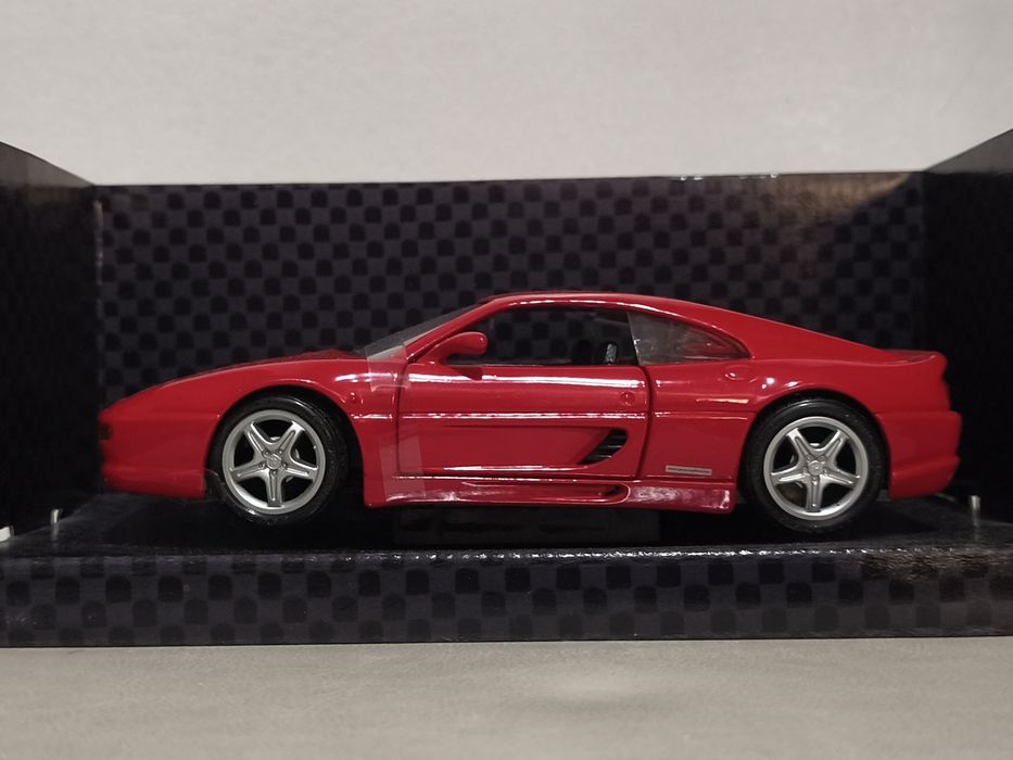 Miniaturas de 7 carros de vários tamanhos e preços