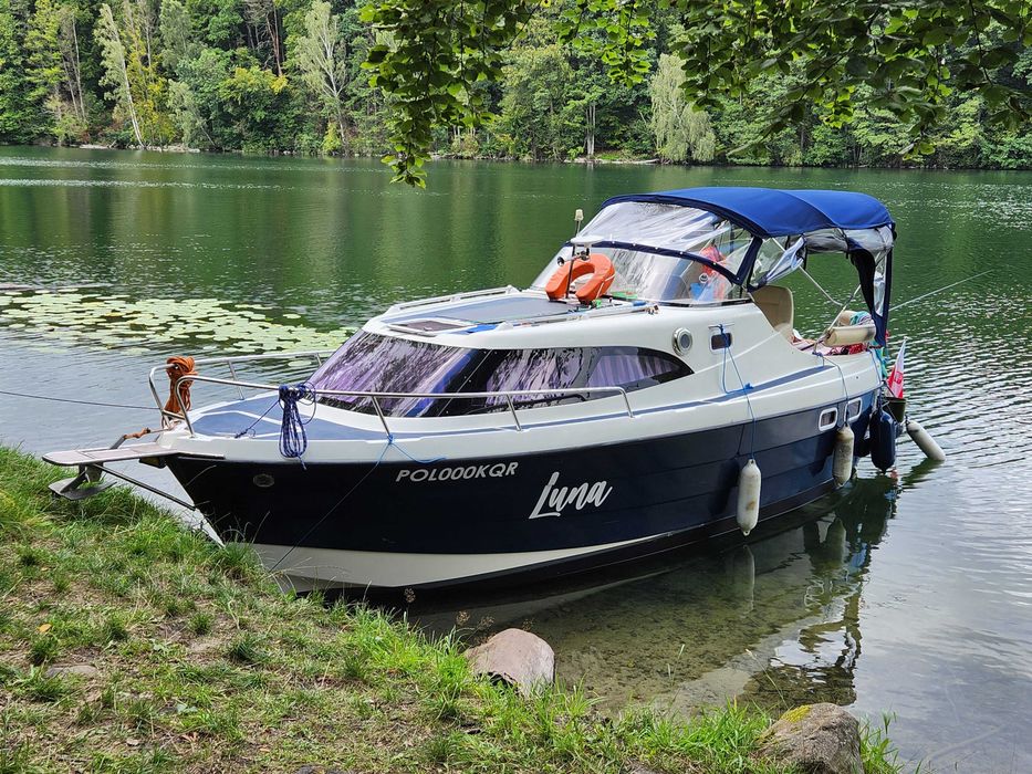 Czarter łodzi motorowej hausboot jezioro Drawskie