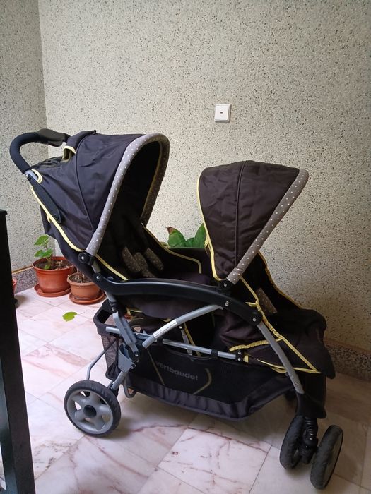 Carinho de bebê para gêmeos