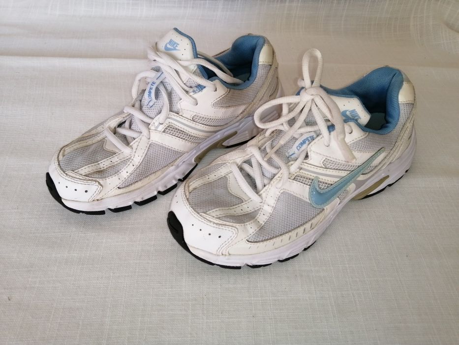 Buty Nike sportowe r 36,5 wkł 23,5