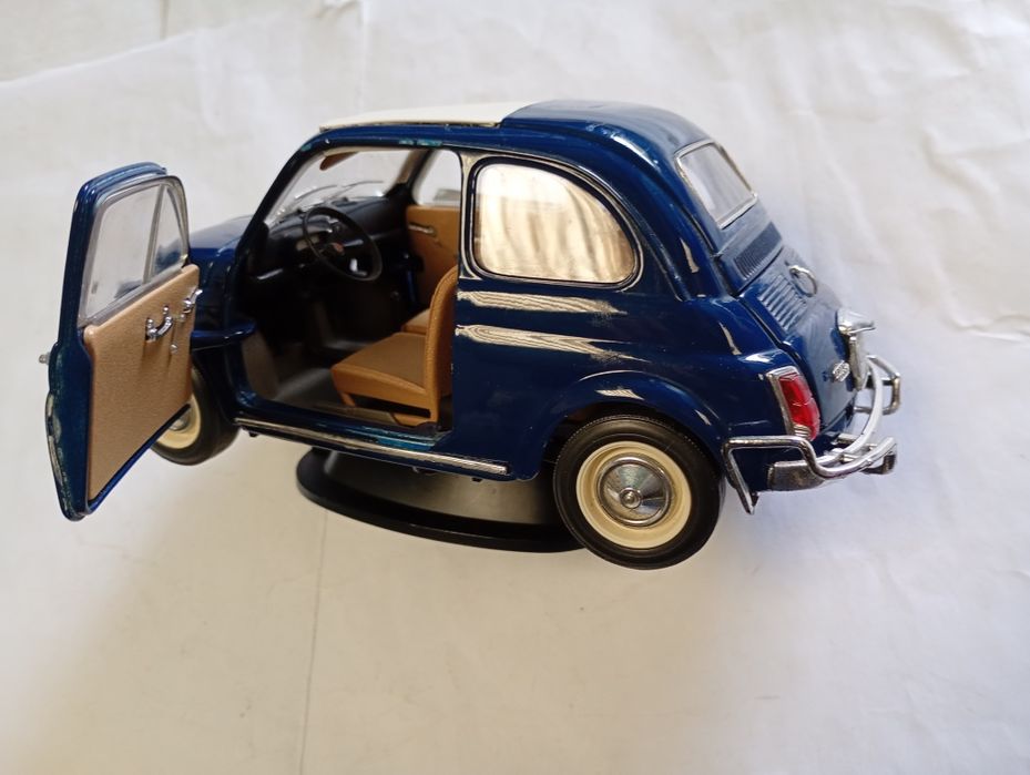 Miniatura Fiat 500 da Burago escala 1/16