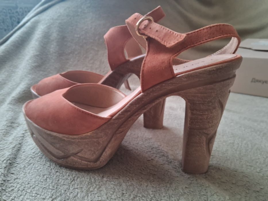 Босоножки  Lasocki оранжевые 39р-р на каблуке и платформе