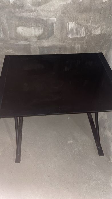 Mesa de escritorio preta