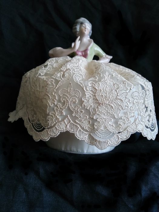 Игольница, статуэтка, фарфор. Германия Half doll