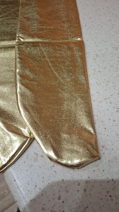 Pończochy damskie błyszczące.