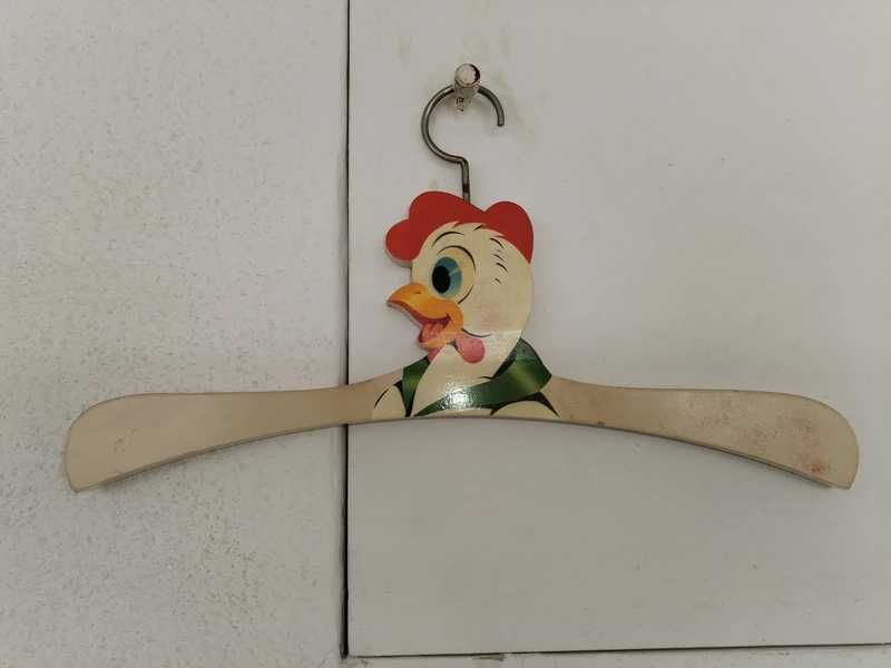 Conjunto de 7 cabides (6 vintage) para roupa de bebé e criança