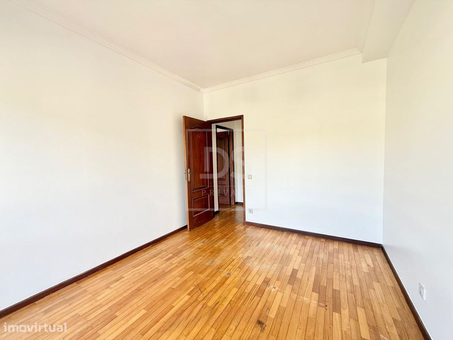T3 com 154m² | 3 Varandas | Garagem Fechada | A 2 Passos do Metro e do