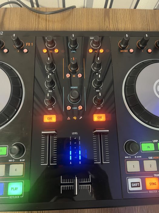 Native Instruments Traktor Kontrol S2 MK2  Dj Контроллер