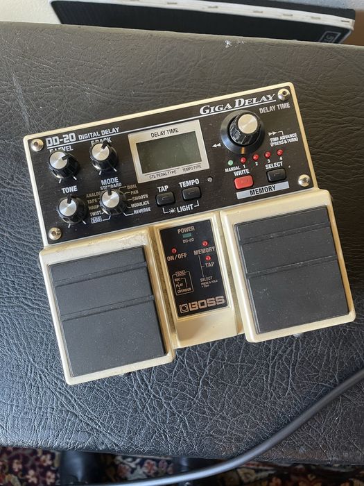Pedal de delay Boss DD-20