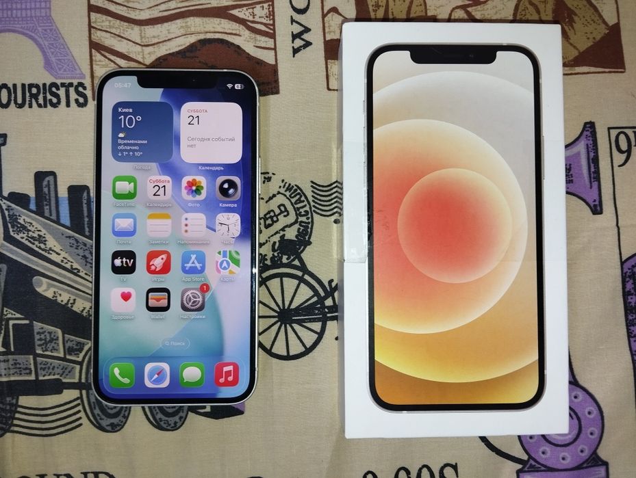 iPhone 12  на 64 ГБ, АКБ 79%, гарний стан