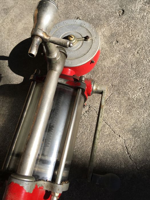 Maquina antiga petroleo