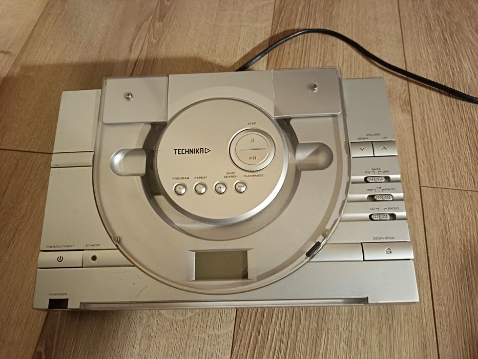 Odtwarzacz Technika, model MC-307.