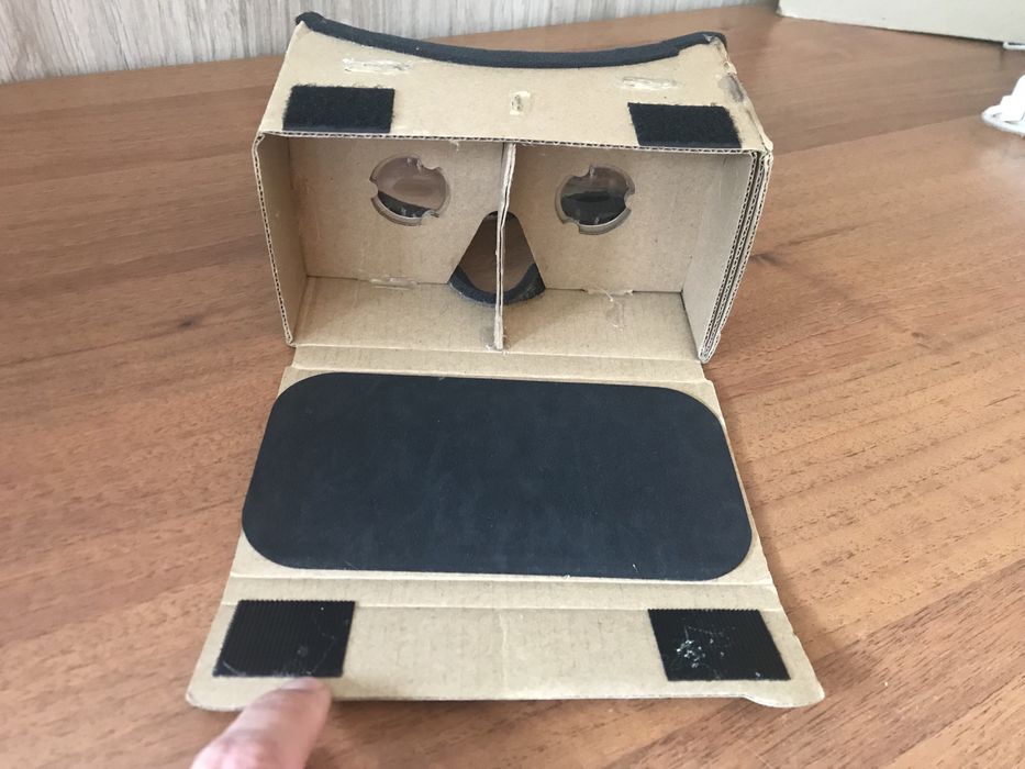 У наявності Окуляри VR