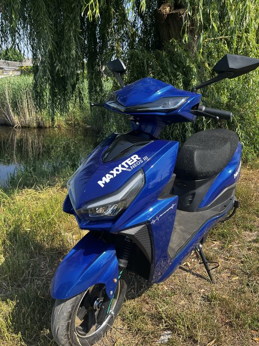 Електроскутер Maxxter NEOS III