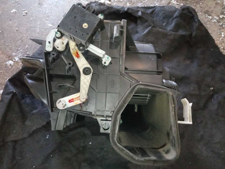 Корпус пічки печки Nissan Primera P12 2.2D Ніссан 27110AV668 Розборка