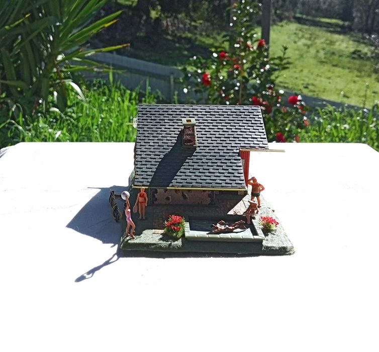 FALLER 1561, Vivenda com piscina com ILUMINAÇÃO