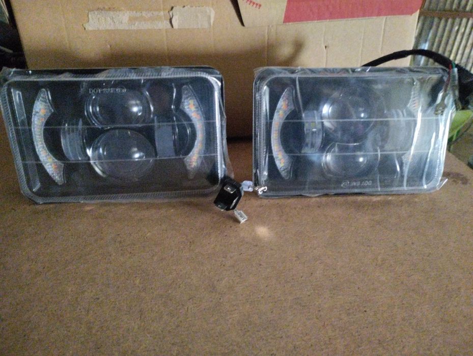 Lampy ledowe do auta lub traktora z kierunkami