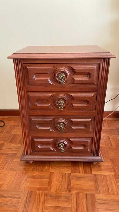 Mobília de Quarto completa em Mogno