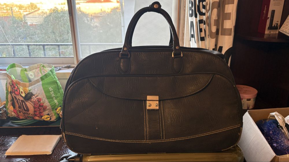 Mala em Couro sintético