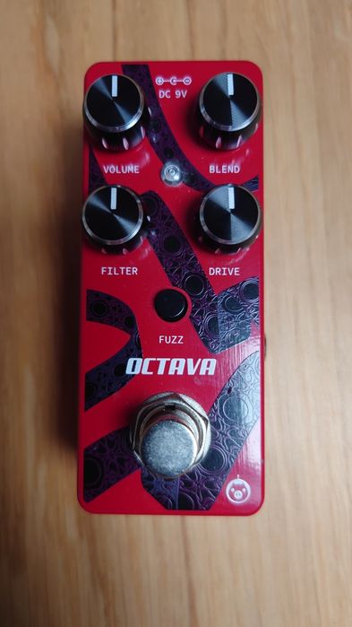 Pigtronix Octava - fuzz z efektem octave