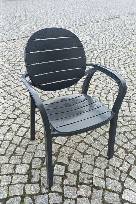 Krzesła ogrodowe antracyt ogródki restauracje kawiarnie