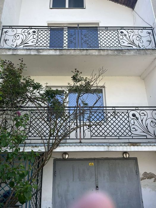 Продаж великого будинку в Сваляві