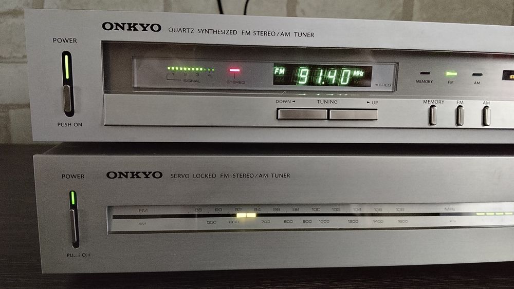 ONKYO T-15, T-25 Stereo Tuner