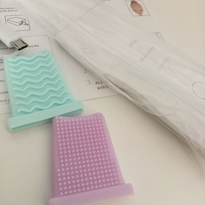 Liffting scrubbing twarzy USB z kabelkiem