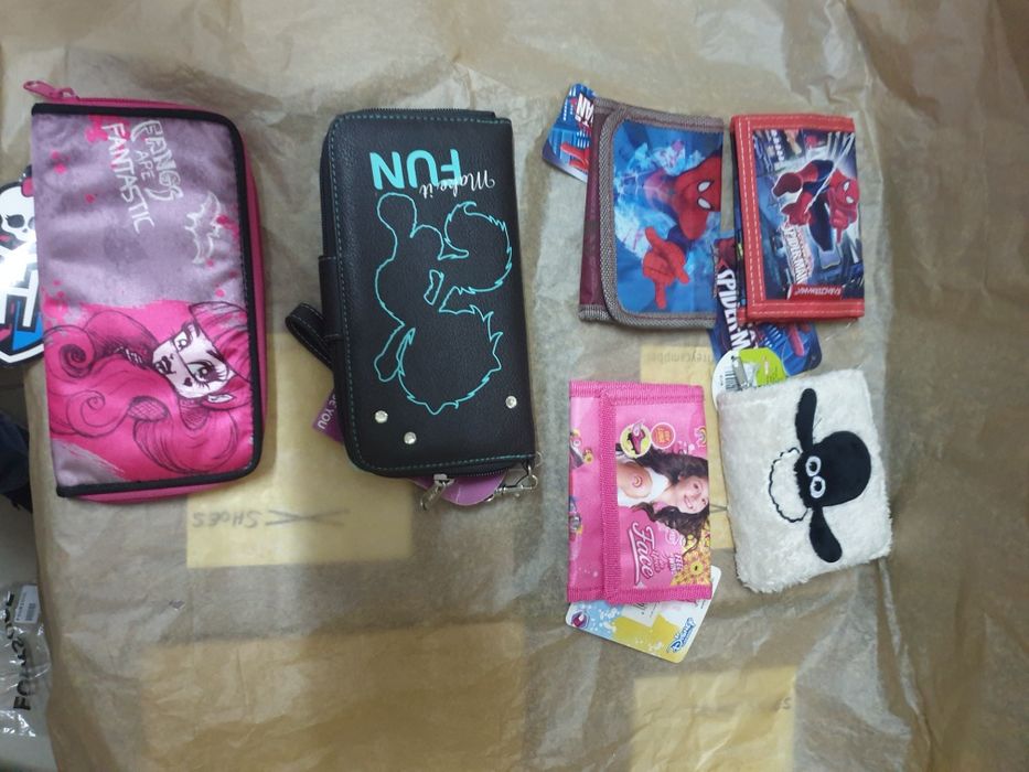 Porta lápis e carteiras