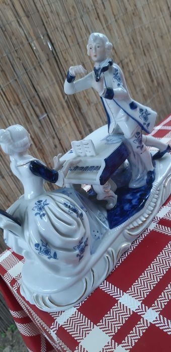 Лот фарфорі статуетки