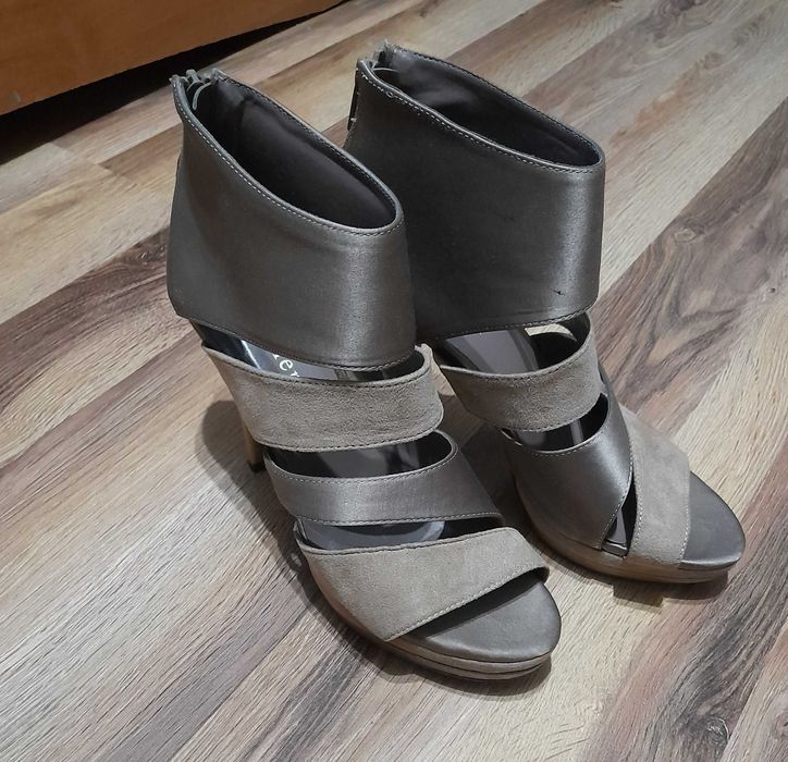 Buty na szpilce r.40 - 40 zł