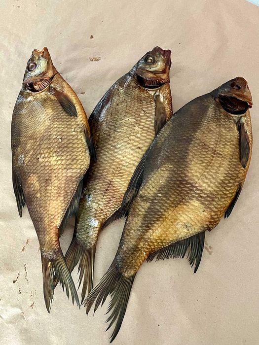 Лящ копчений з ікрою