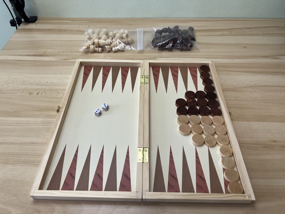 Szachy, warcaby, backgammon (3w1)- 24×24cm